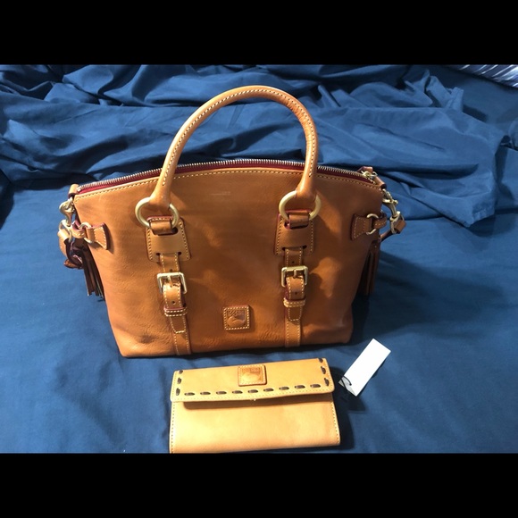 Selling Brand new Dooney & Bourke Purse and Wallet never used. - Picture 5 of 8